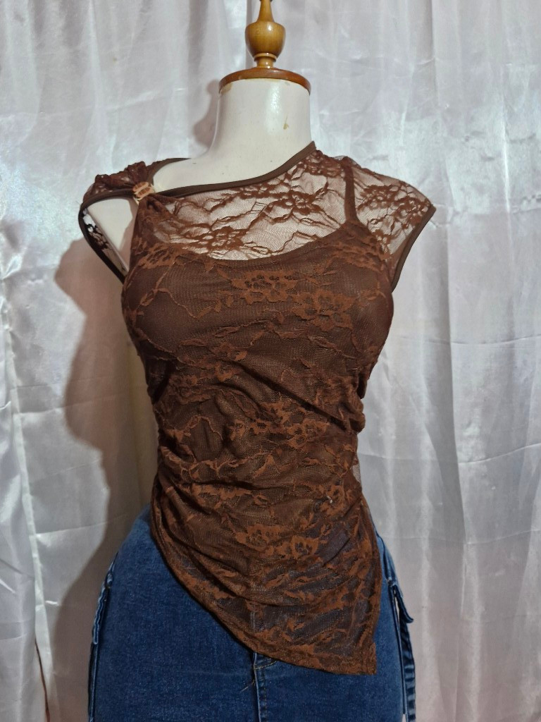 Imagen 1 de Blusa cafe encaje