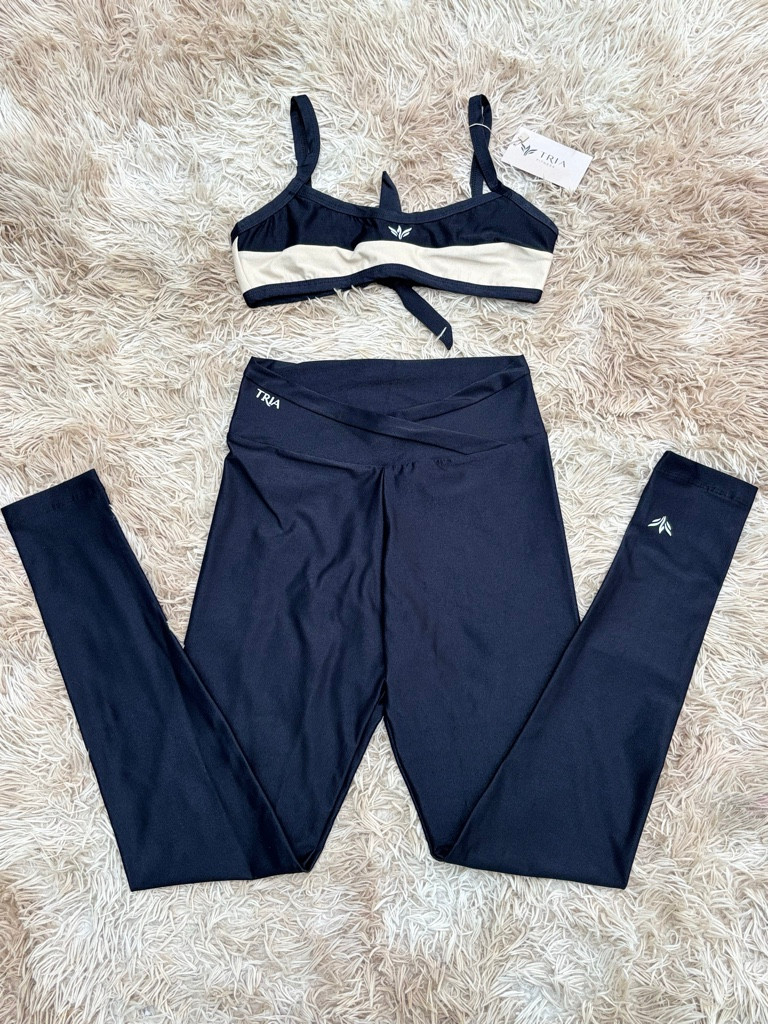 Imagem 1 de Conjunto preto com amarração atrás