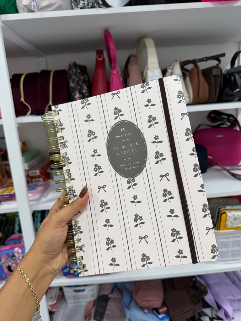 Imagen 1 de Agenda 2025-2026 con print de flores y lacitos