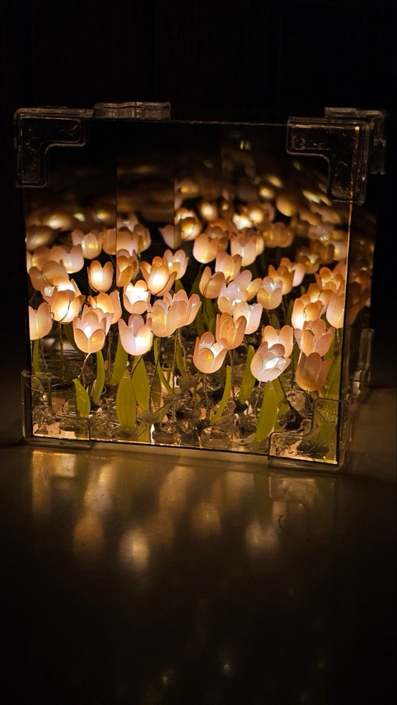 Imagen 1 de Lámpara cubo tulipanes