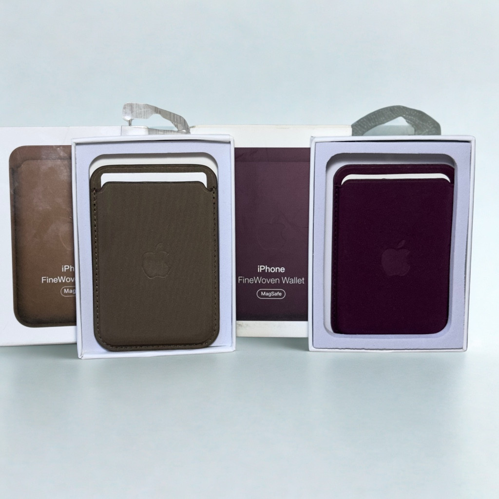 Imagen 1 de FineWoven Wallet