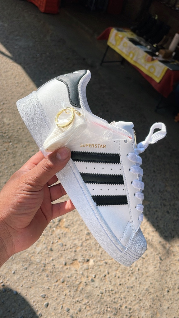 Imagen 1 de 🔥Superstar blanco negro🔥