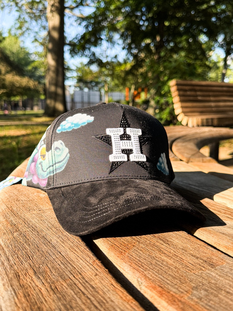 Imagen 1 de DANDY HATS X JUNIOR H X “DÍAS NUBLADOS”