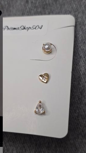 Imagen 1 de Aretes Estilo Studs (Dorado)