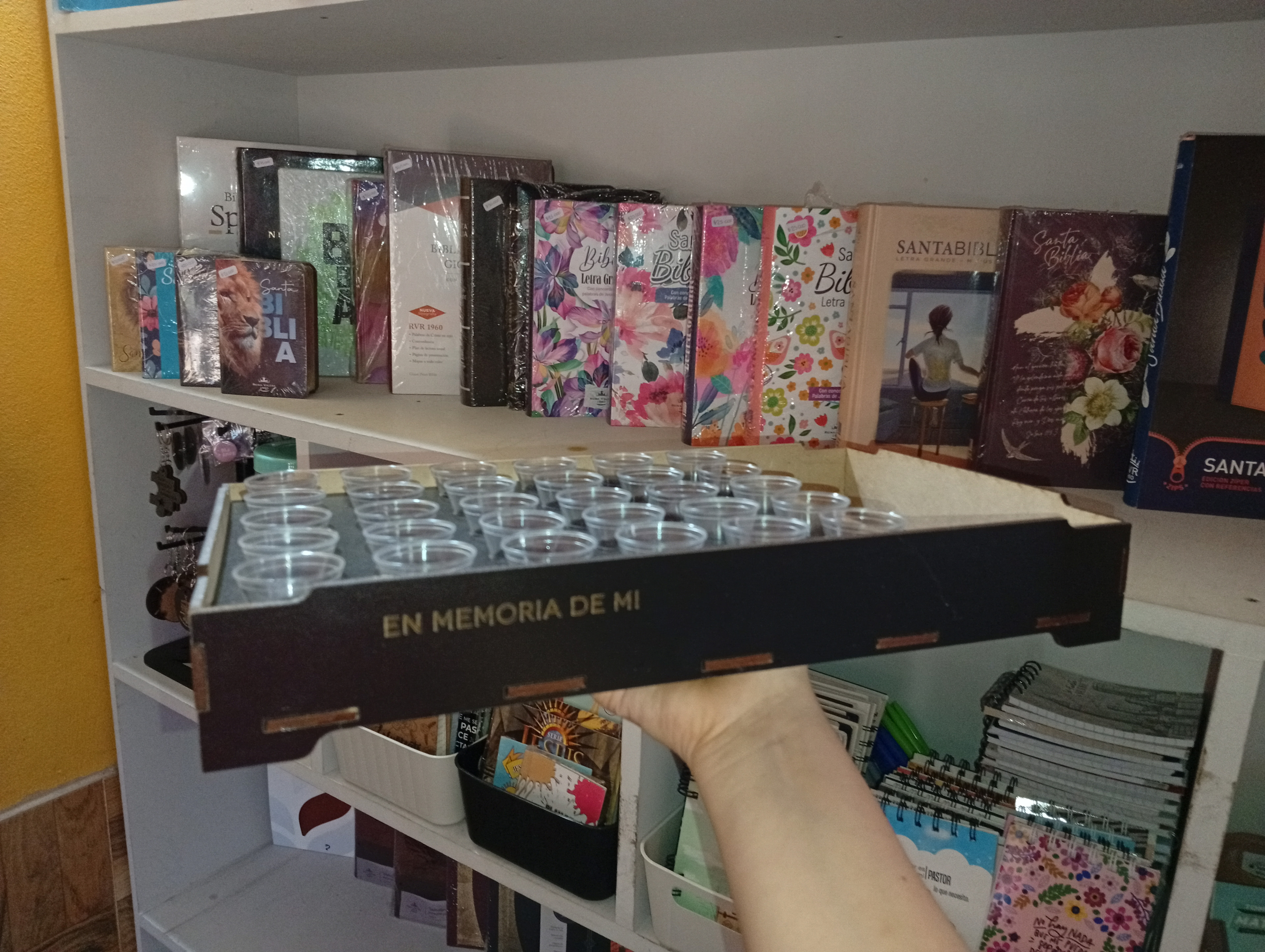 Imagen 1 de Bandeja para santa cena con 30 copitas