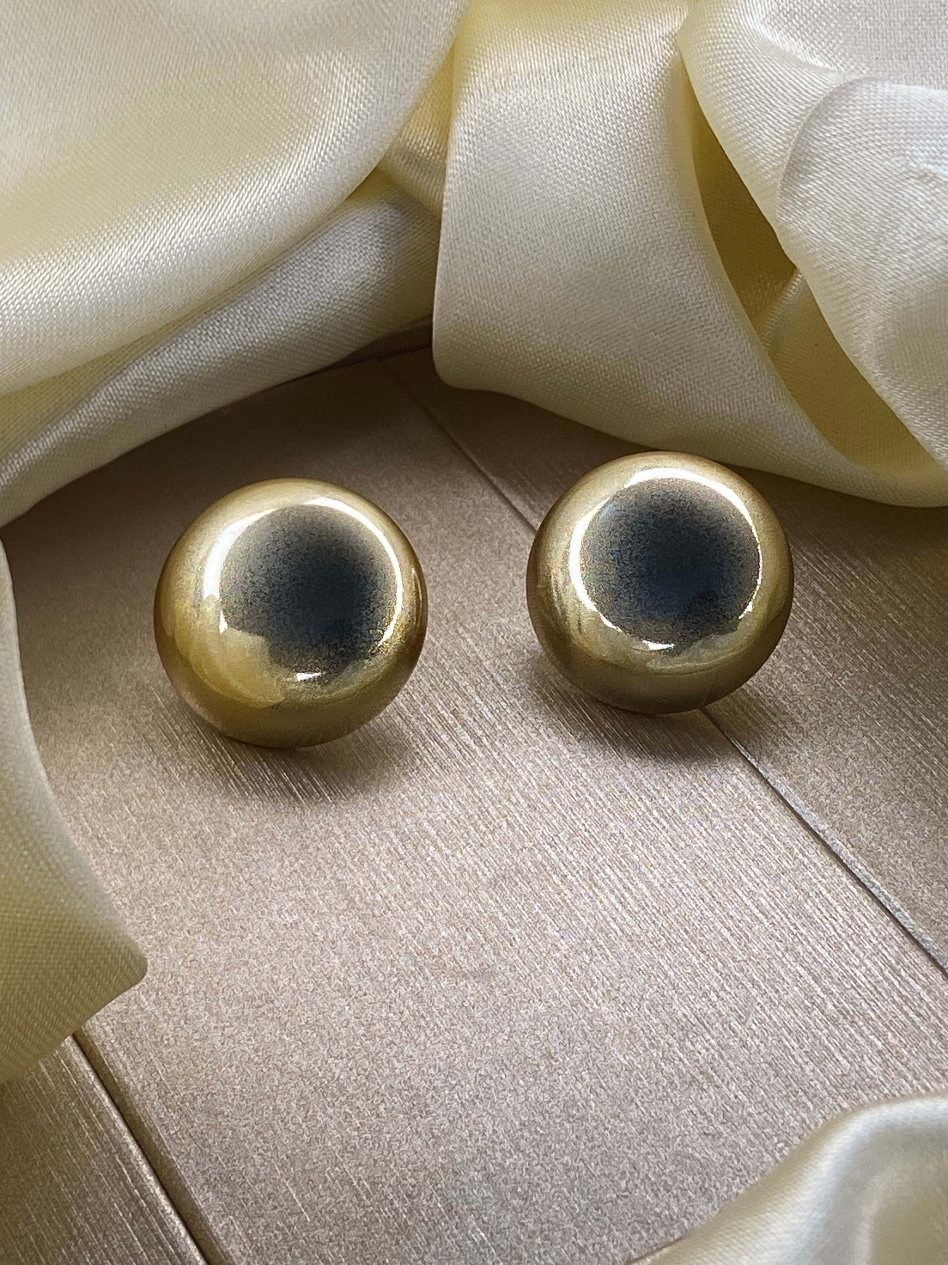 Imagen 1 de Aretes de Botón Bombé Dorado