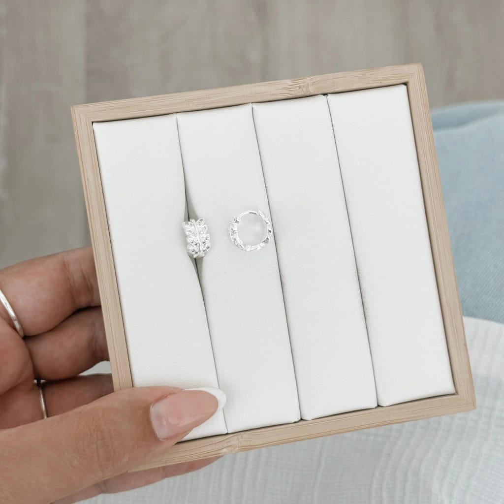 Imagem 1 de Brinco Argola Cravejada Prata