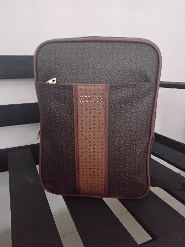 Imagen 1 de BOLSA mochila de viaje GUESS  cafe