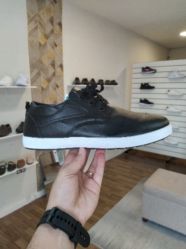 Imagen 1 de (BB) Zapatenis de cuero negro con punta redonda