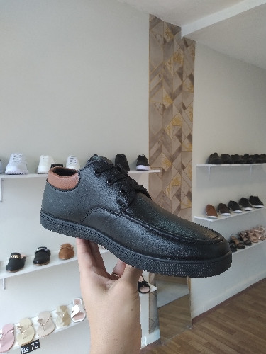 Imagen 1 de (BB) Zapato casual de cuero negro con trenzas y costura superior decorativa