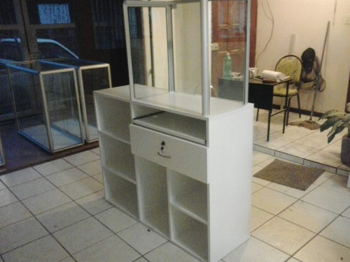 Imagen 1 de Mueble de caja blanco