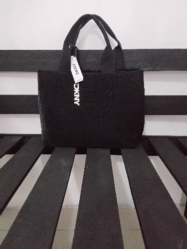Imagen 1 de Bolsa DKNY negra gamuza grande