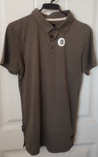 Imagen 1 de CHOMBA VERDE MILITAR TALLE XL Y S