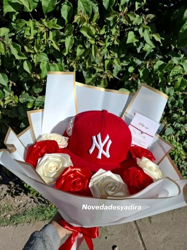 Imagen 1 de Ramo con gorra