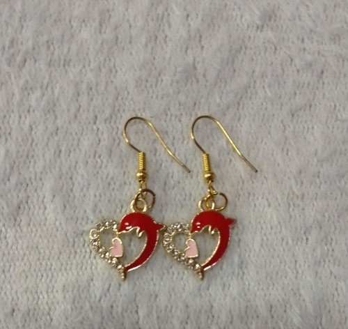 Imagen 1 de Aretes de corazón con delfin rojo dorado