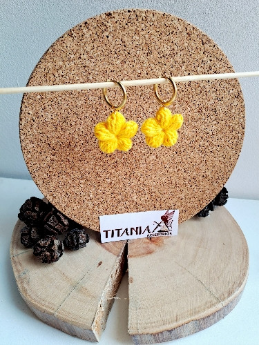 Imagen 1 de Aretes Candonga Flor Amarilla