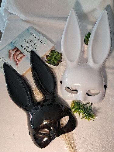 Imagen 1 de Antifaz de Conejo Negro / Blanco Anti07