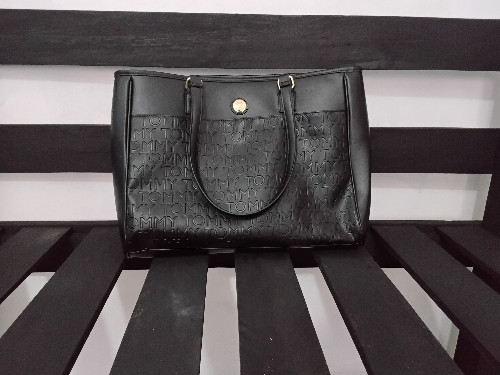 Imagen 1 de Bolsa Tommy Hilfiger  grande negro