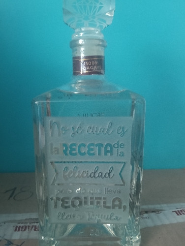 Imagen 1 de Tequila Platinium Reposado Cristalino de 700 ml Personalizado 4