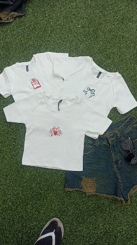 Imagen 1 de BABY TEE BORDADO MIXTO ON