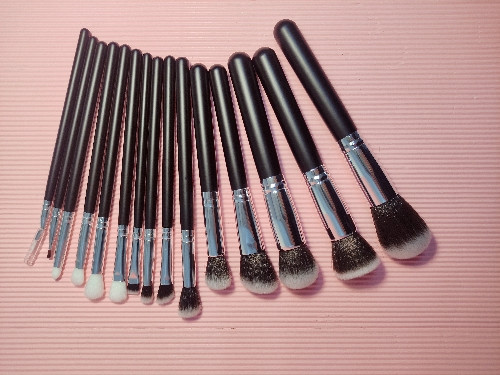 Imagen 1 de 15 PIEZAS SET DE BROCHAS  NEGRO