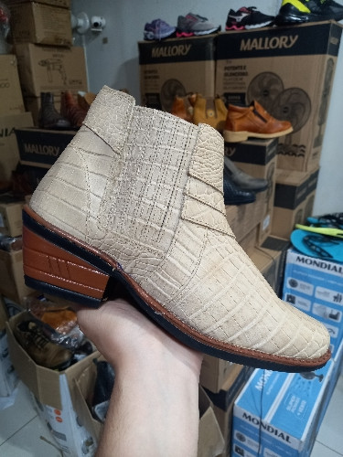 Imagem 1 de Botina bico fino creme