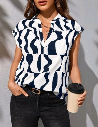 Imagen 1 de Blusa blanca figura asimétrica