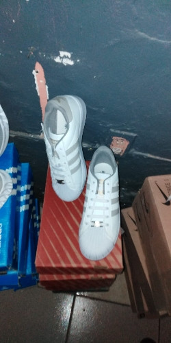 Imagen 1 de Adidas concha blanco/gris