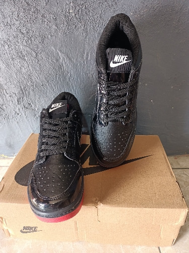Imagen 1 de  NIKE DUNK Negro/Charol