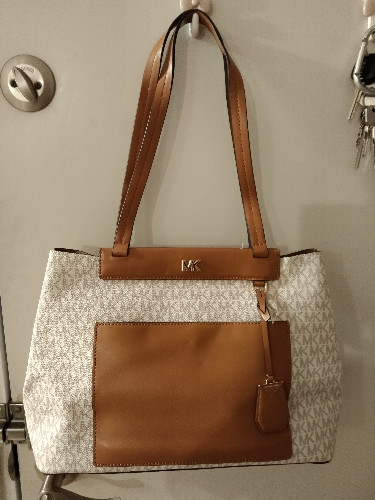 Imagen 1 de Meredith monogram vainilla mediana Michael Kors