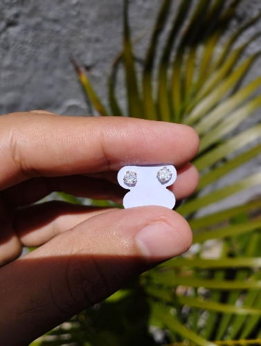Imagem 1 de Brinco zircônia 4mm