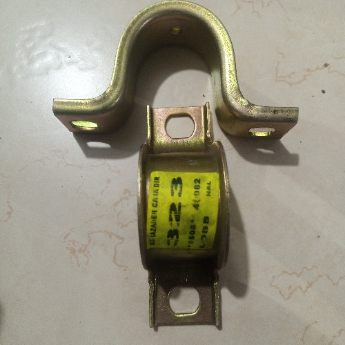 Imagen 1 de abrazadera caja de dirección mecánica Mazda 323 