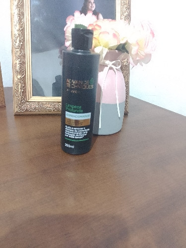 Imagem 1 de AVON ADVANCE TECHNIQUES LIMPEZA PROFUNDA Condicionador 250ml
