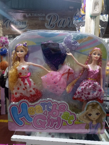 Imagen 1 de  Barbie Muñecas  hear be girl doble 
