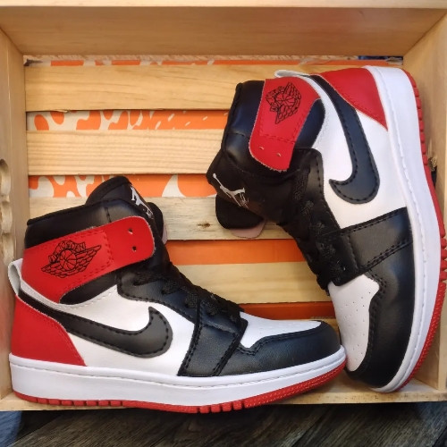 Imagen 1 de Bota Jordan 1🍓🍓
