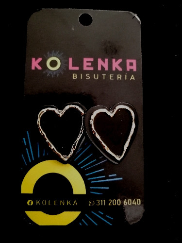 Imagen 1 de Aretes corazón negro con dorado