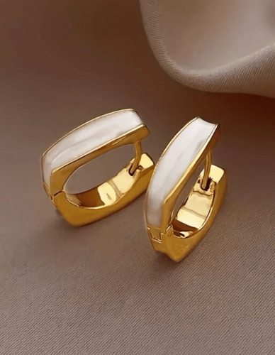 Imagen 1 de 1 par de aretes en forma de óvalo, aretes de presión de color dorado con grafiti para mujer para usar todos los días, aretes de botón para vestimenta 