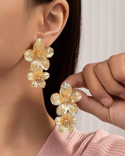 Imagen 1 de 1 par de aretes de aleación con forma de flor, elegantes y de moda, con cuatro gotas minimalistas doradas para cada estación, adecuados para uso diari