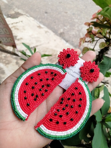 Imagen 1 de Aretes bordados de sandia grandes 