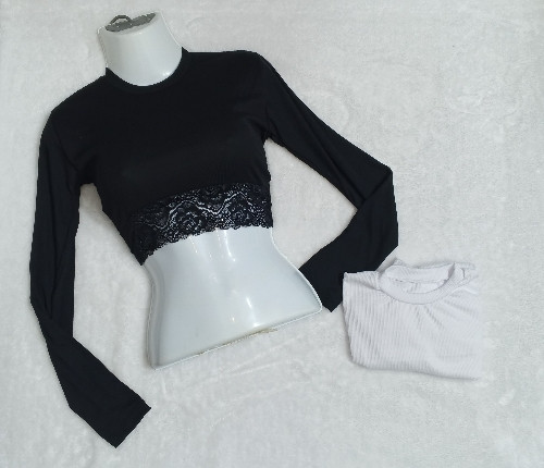 Image 1 of Blusa con encaje manga larga 