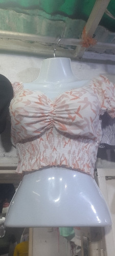 Image 1 of Blusa arruchada estampada