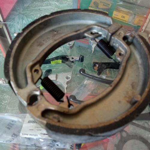 Imagen 1 de Balata de freno de tambor universal para Yamaha y br 125 delantera o trasera con instalación incluida