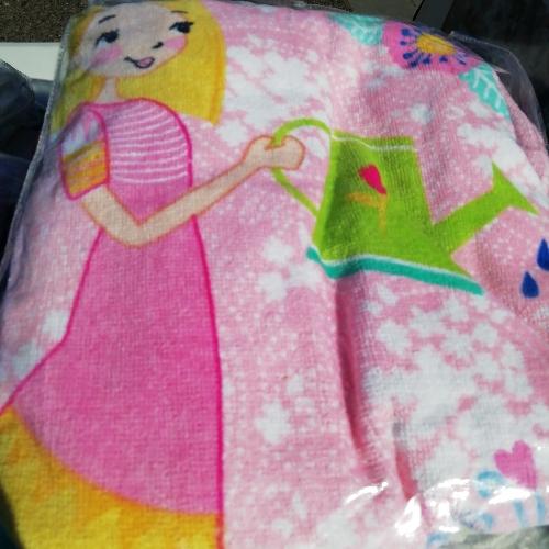 Imagen 1 de Toalla con capucha de niña