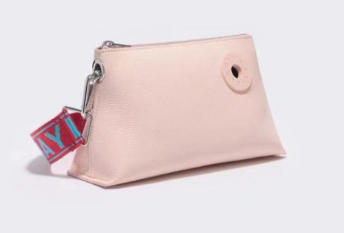 Imagen 1 de Bandolera c/ logo chimo color rosa, asa bandolera retráctil.