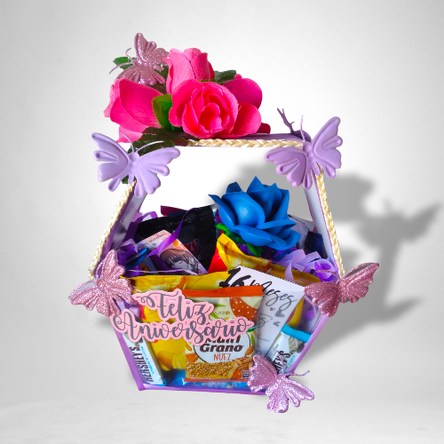 Imagen 1 de Arreglo Con Dulces Y Rosas Artificiales