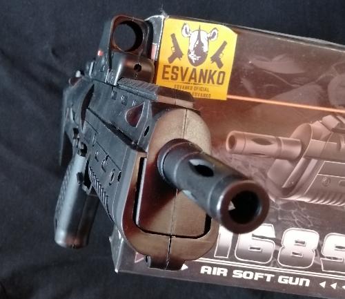 Imagen 1 de Sub-fusil MP7 alemán MÁXIMA POTENCIA escala real AIRSOFT + aditamento láser GRATIS
