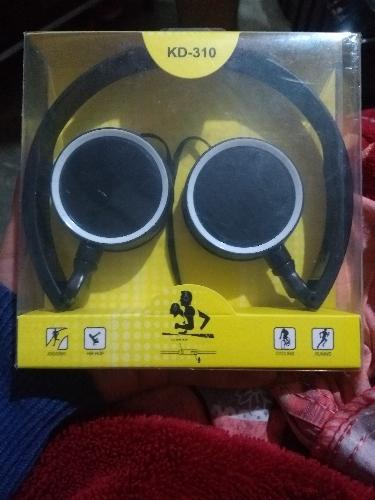 Imagen 1 de Audífonos alámbricos  color negro 