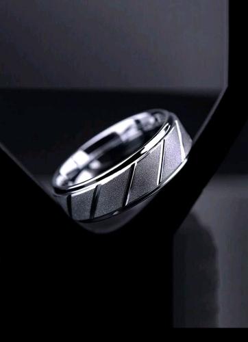 Imagen 1 de Anillo con diseño geométrico color plateado