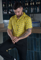 CAMISA AMARILLA ESTAMP NM