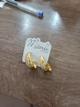 Brinco folhada ouro 18k argola semi oval 2 arcos cravejados e 1 liso com tarraxa